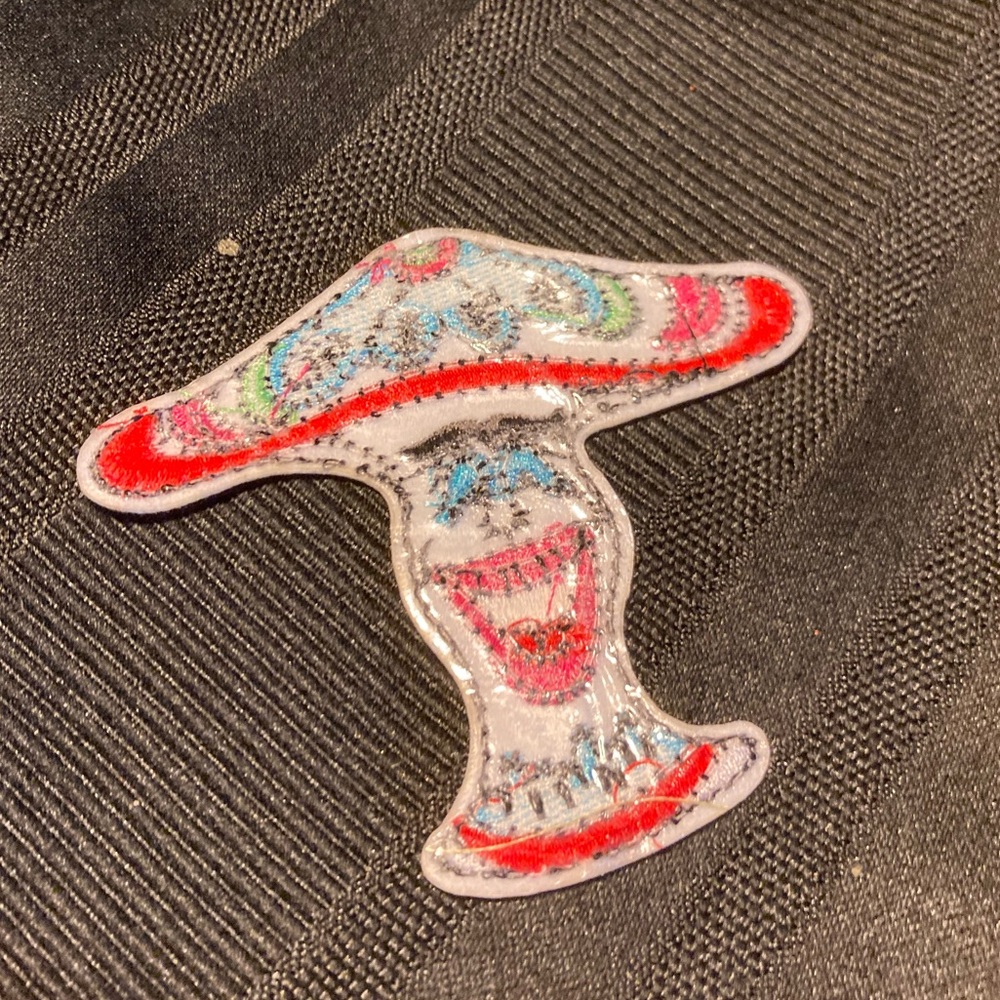 Psychedelic Muchroom Iron on patch - Picture 2 of 2